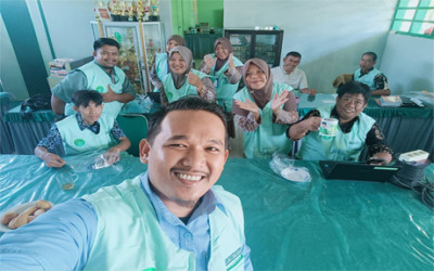 Guru MAS DDI PATTOJO Manfaatkan Waktu Istirahat di Tengah Pelaksanaan PAS dan SAS